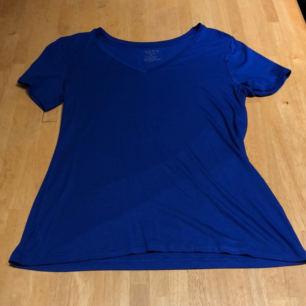 NWT Apt 9 Essential V-neck Tee, Blue, Medium